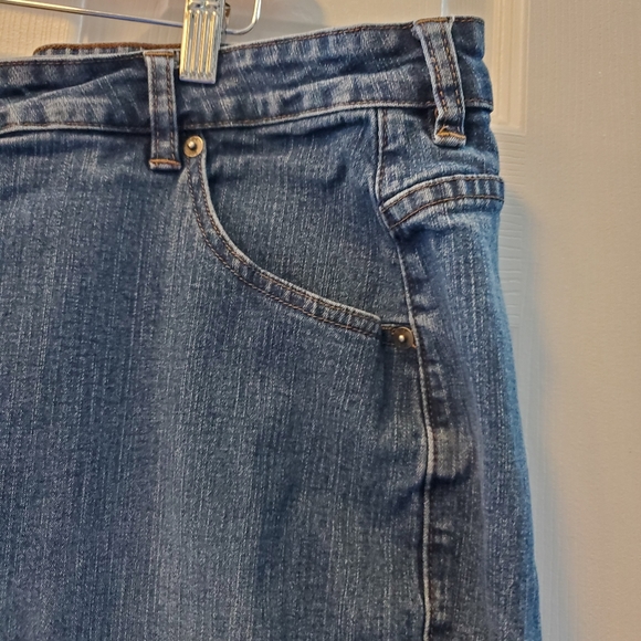 24w Lee capris - Picture 7 of 9